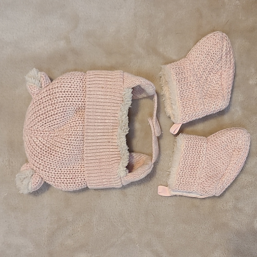 Baby GAP 0-3 mo hat and booties